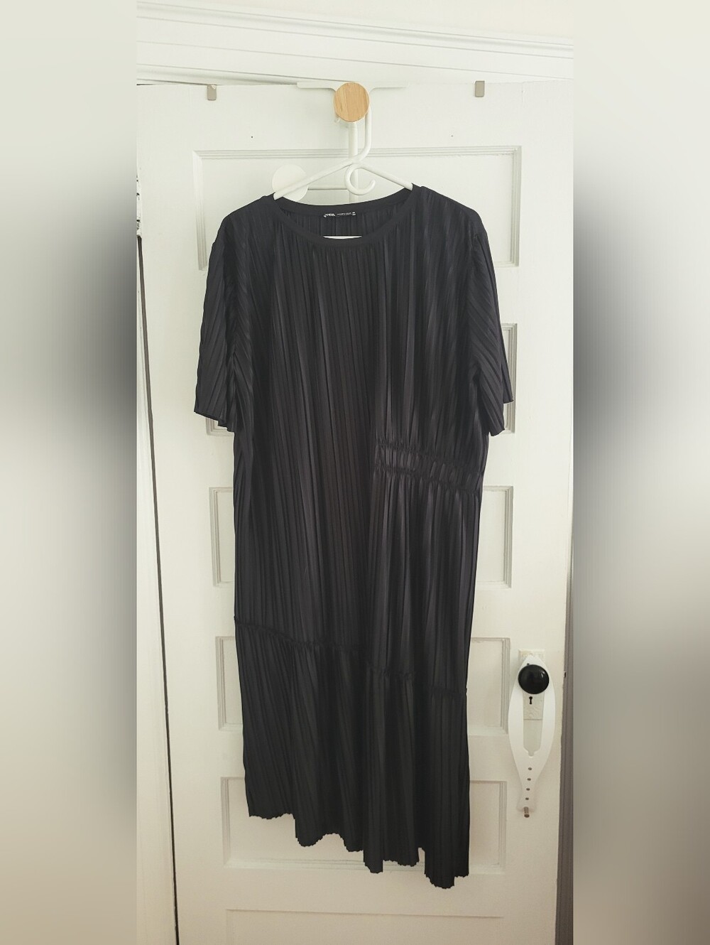 Zara Black Pleated Midi Dress